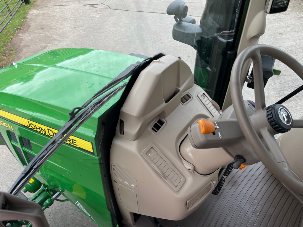John Deere 6120M