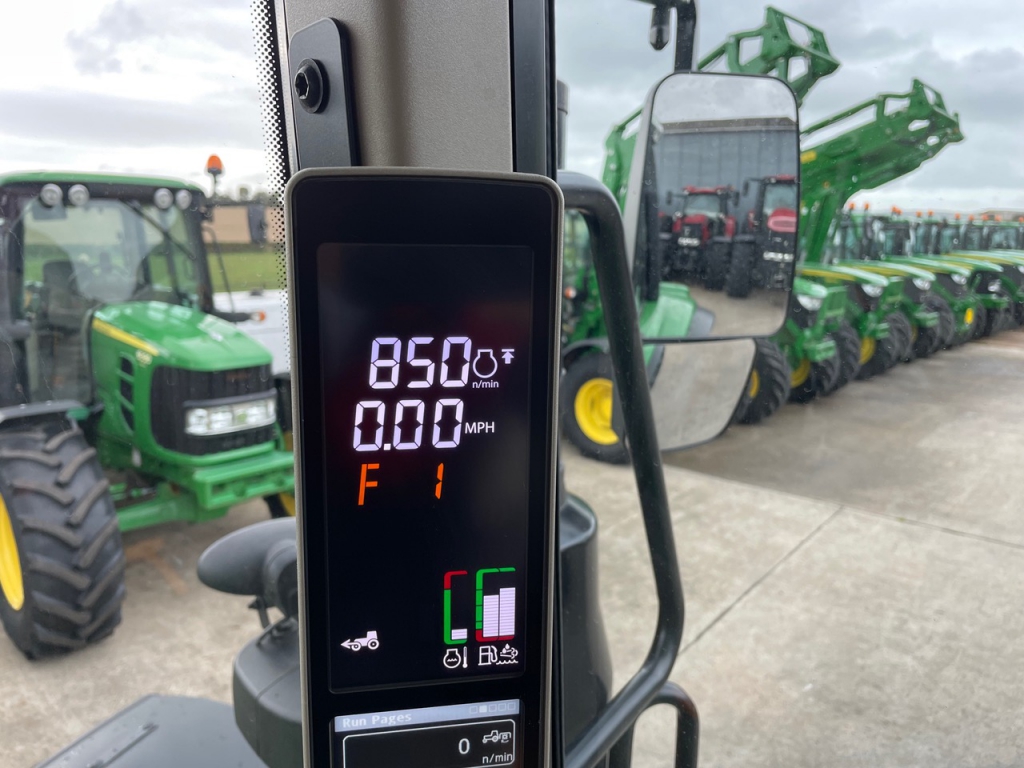 John Deere 6120M