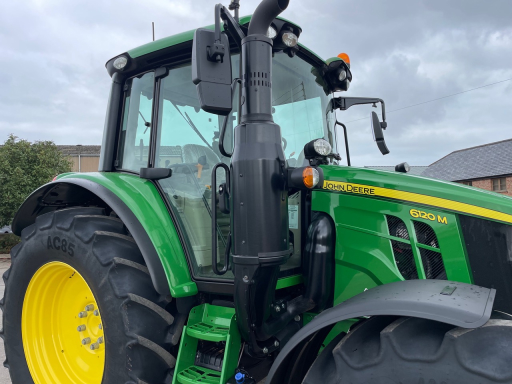 John Deere 6120M
