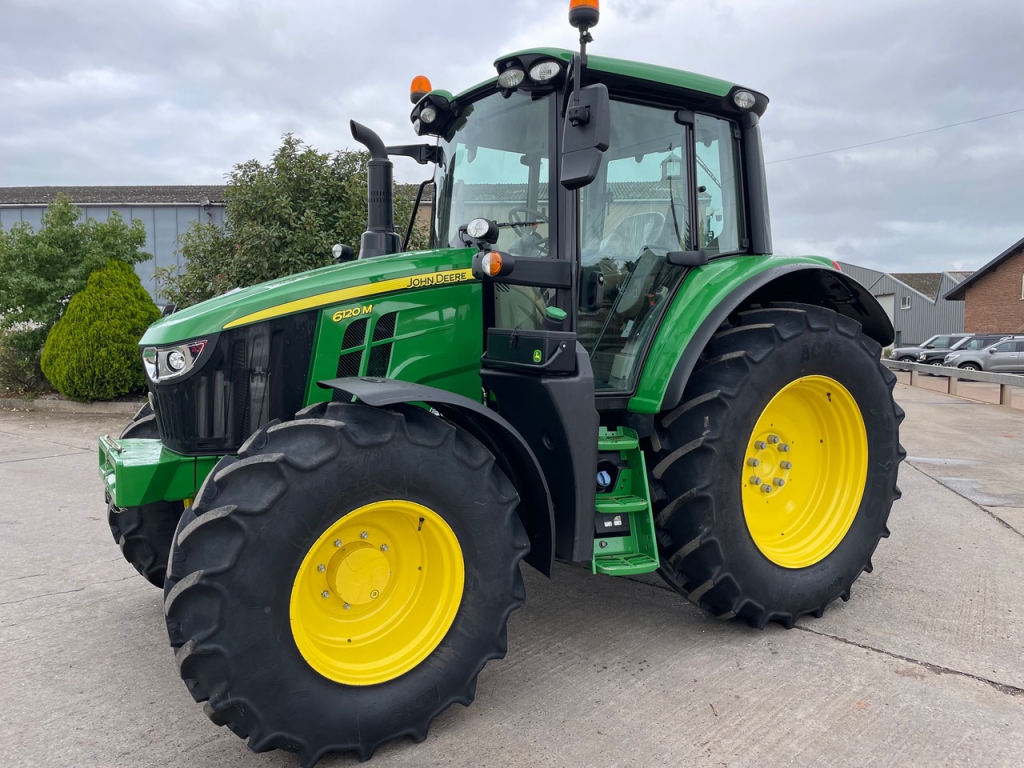 John Deere 6120M