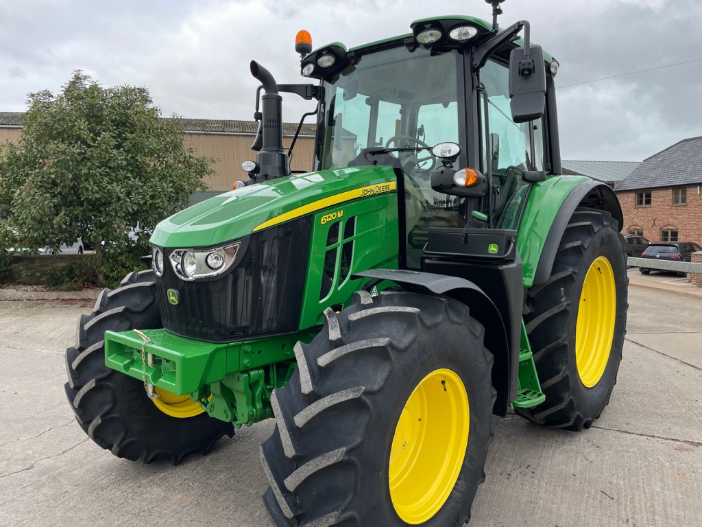 John Deere 6120M