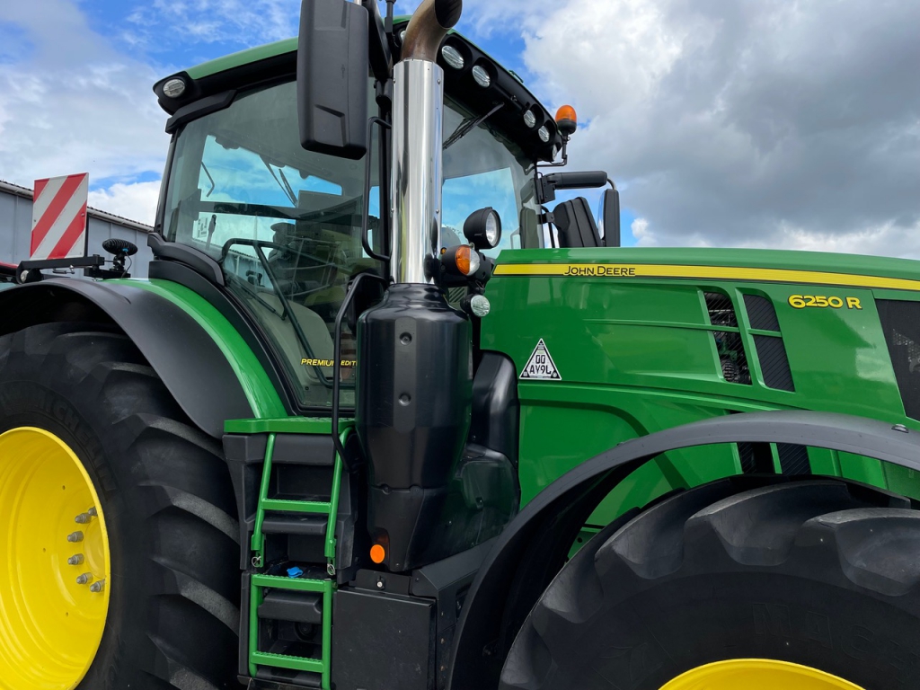 John Deere 6250R