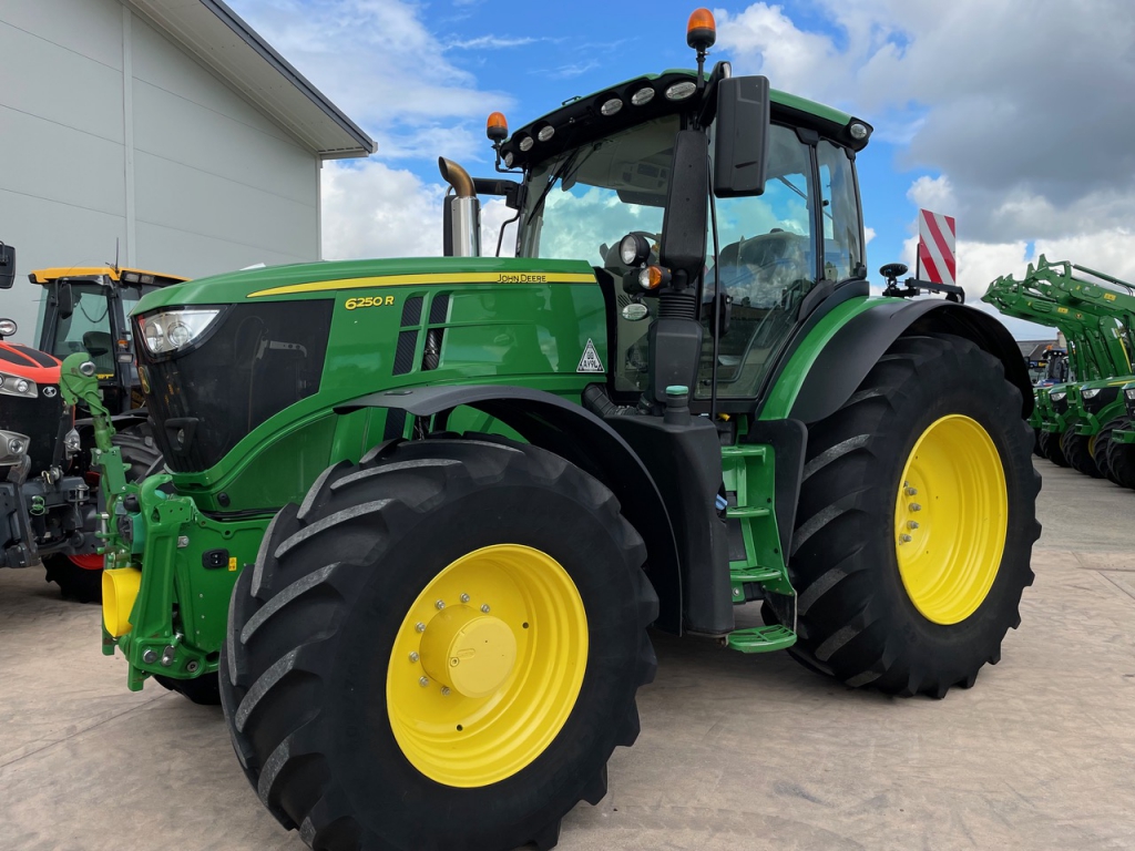John Deere 6250R