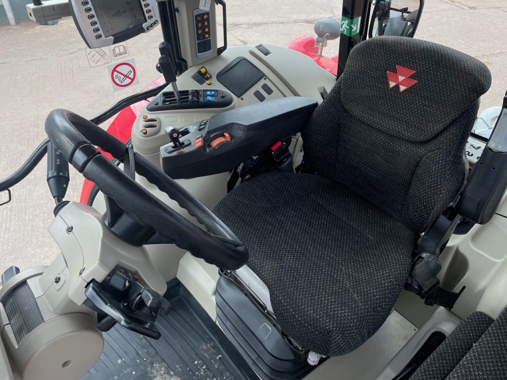 Massey Ferguson 5712S Efficient
