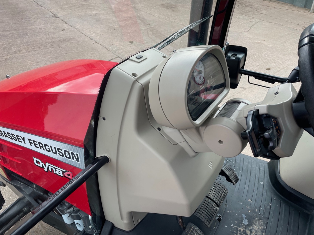 Massey Ferguson 5712S Efficient