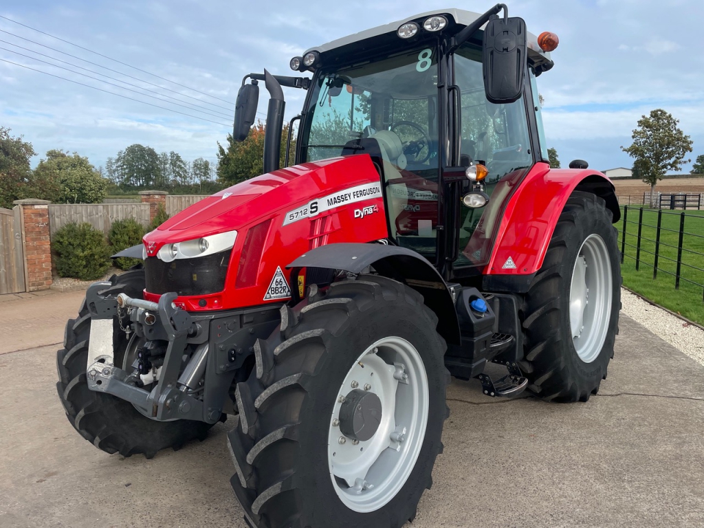 Massey Ferguson 5712S Efficient