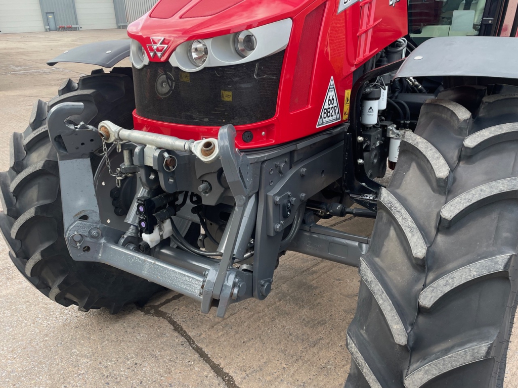 Massey Ferguson 5712S Efficient