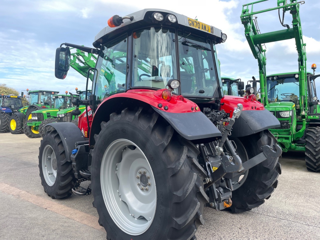 Massey Ferguson 5712S Efficient