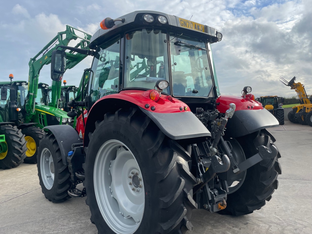 Massey Ferguson 5712S Efficient