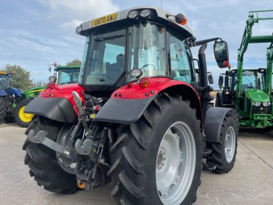Massey Ferguson 5712S Efficient