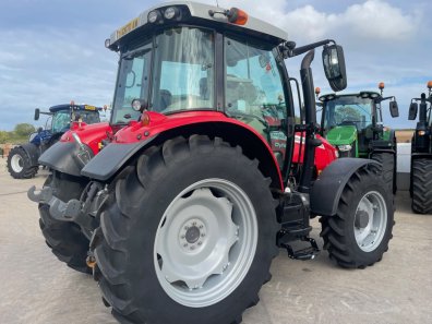 Massey Ferguson 5712S Efficient