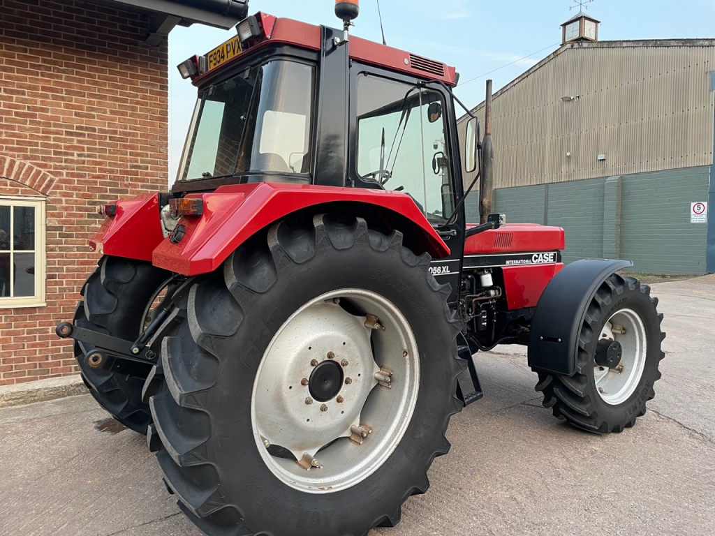 Case 1056XL