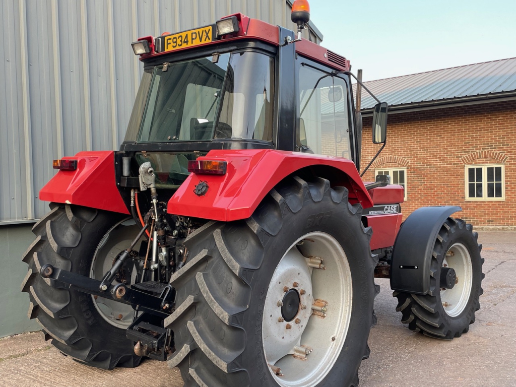Case 1056XL