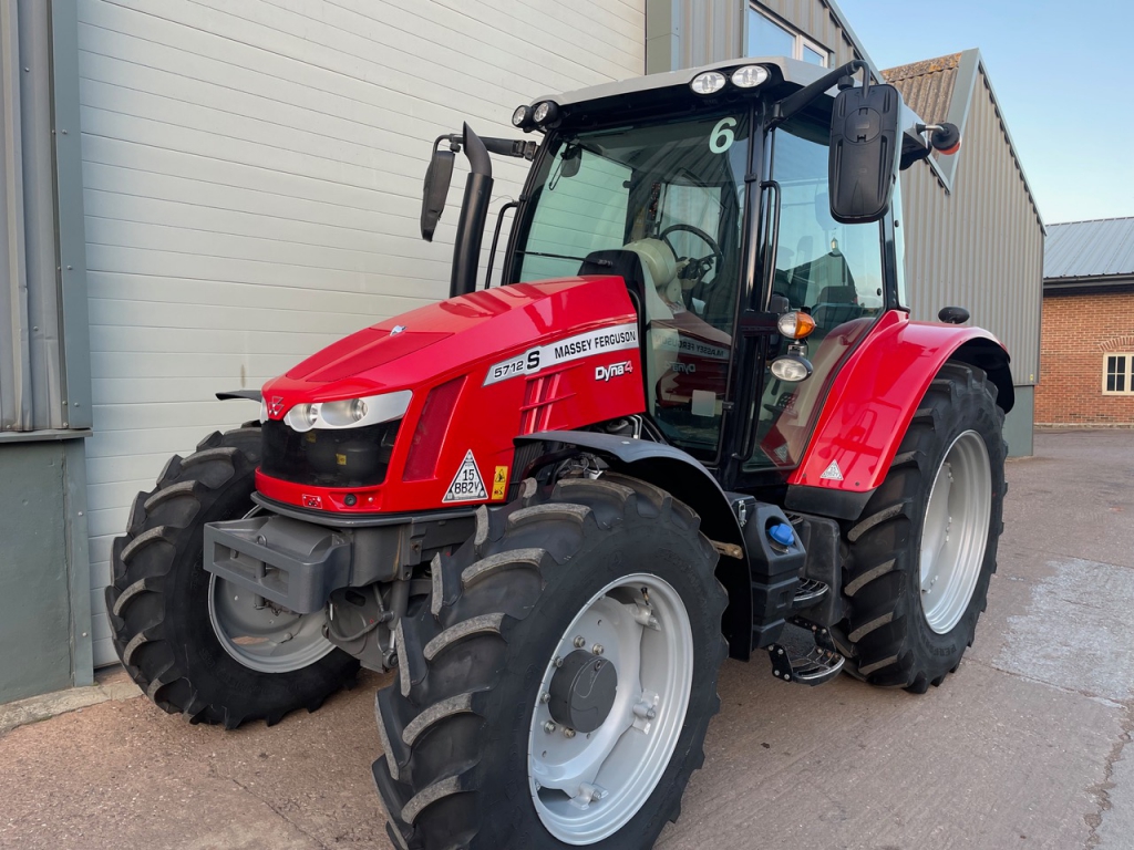 Massey Ferguson 5712S Essential