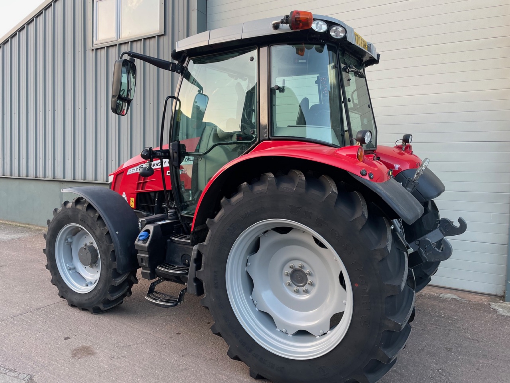 Massey Ferguson 5712S Essential