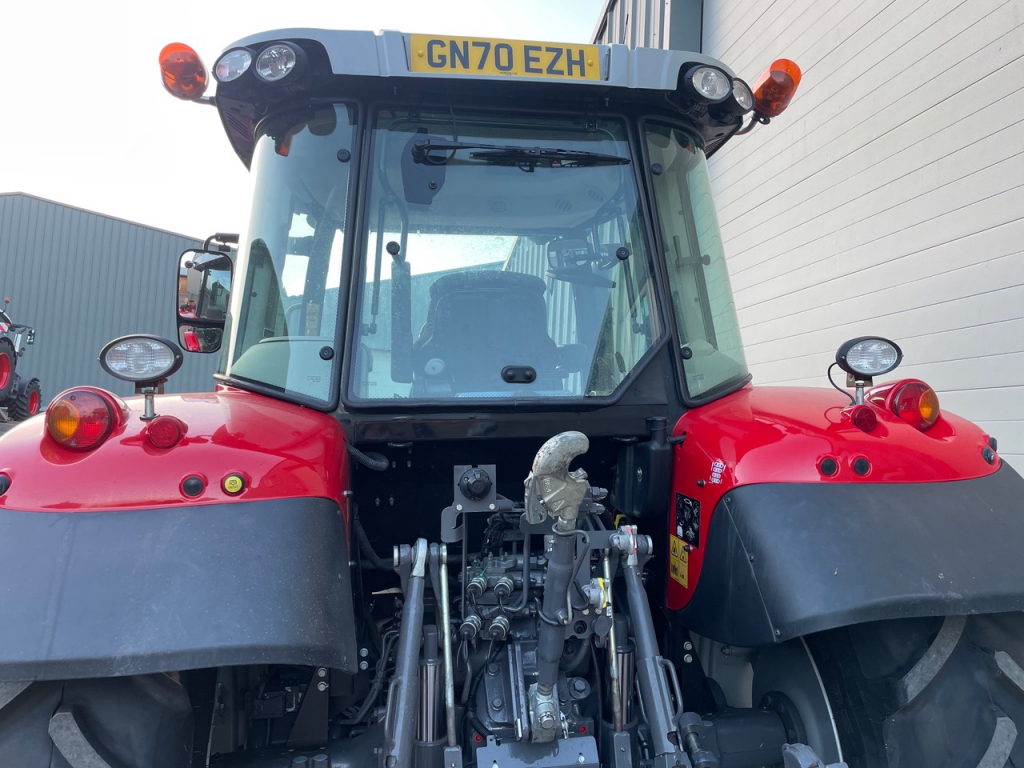 Massey Ferguson 5712S Essential