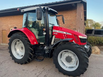 Massey Ferguson 5712S Essential