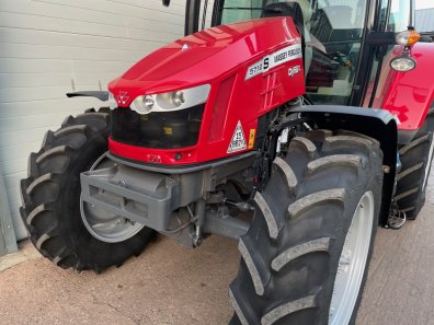 Massey Ferguson 5712S Essential