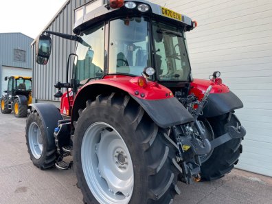 Massey Ferguson 5712S Essential