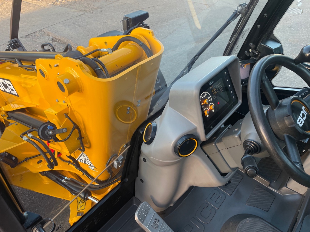 JCB 320S