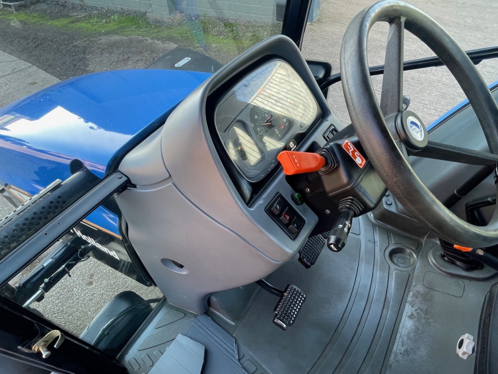 New Holland TL90