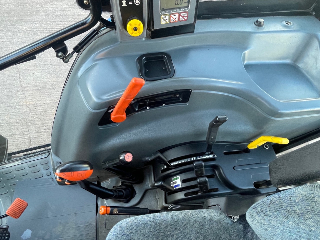 New Holland TL90