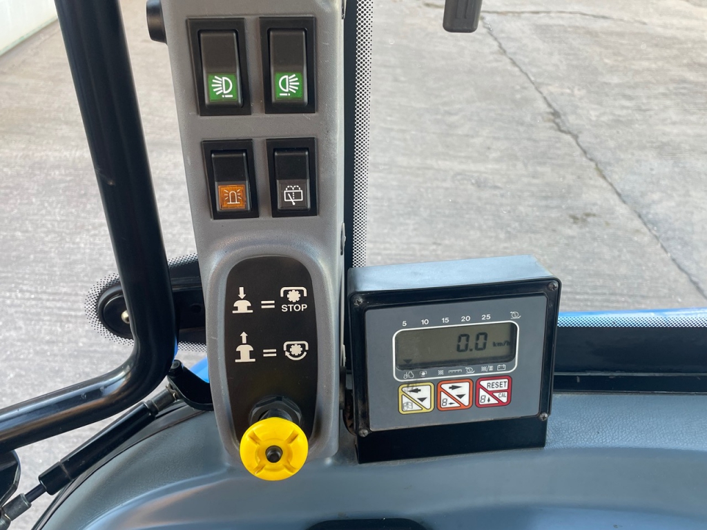 New Holland TL90