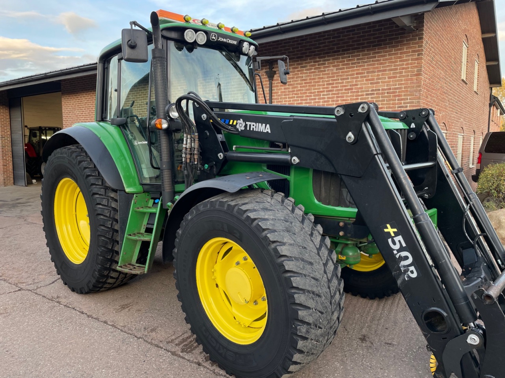 John Deere 6930