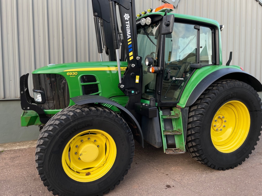 John Deere 6930