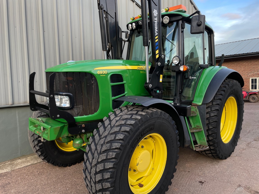 John Deere 6930