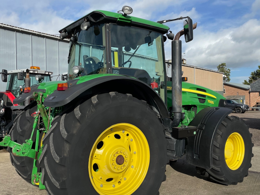 John Deere 7930