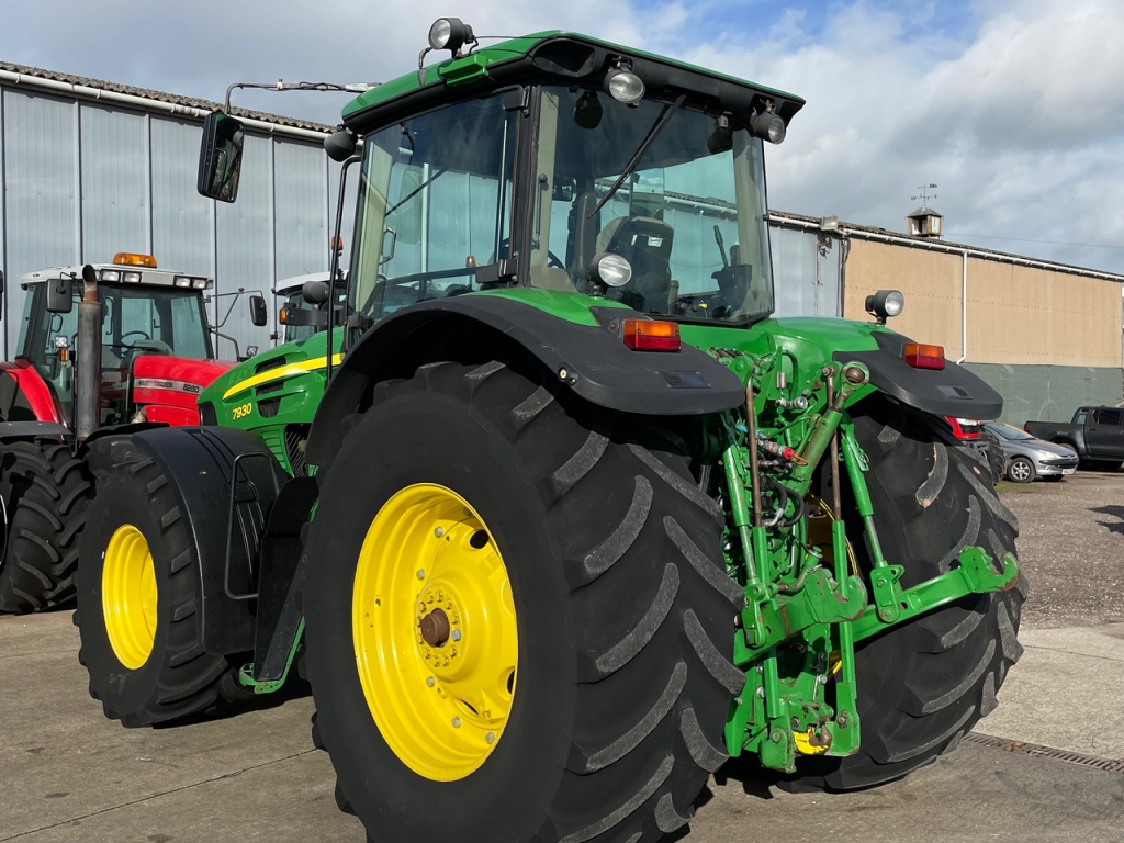 John Deere 7930