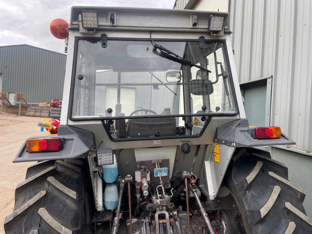 Massey Ferguson 352