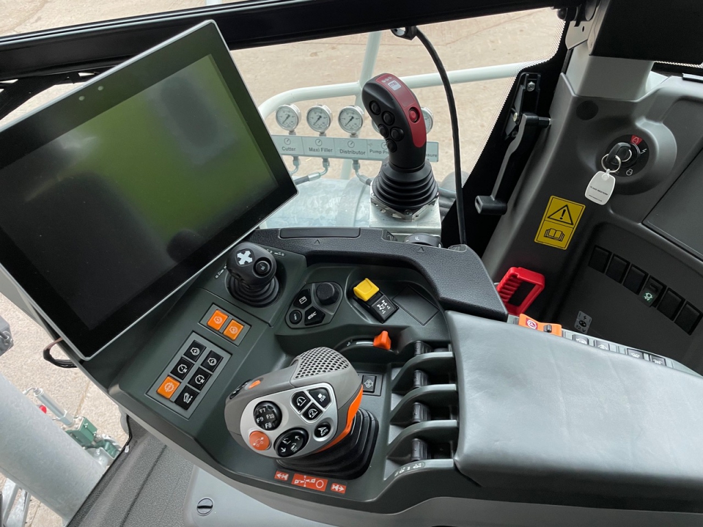 Claas Xerion 4200 Saddle Trac
