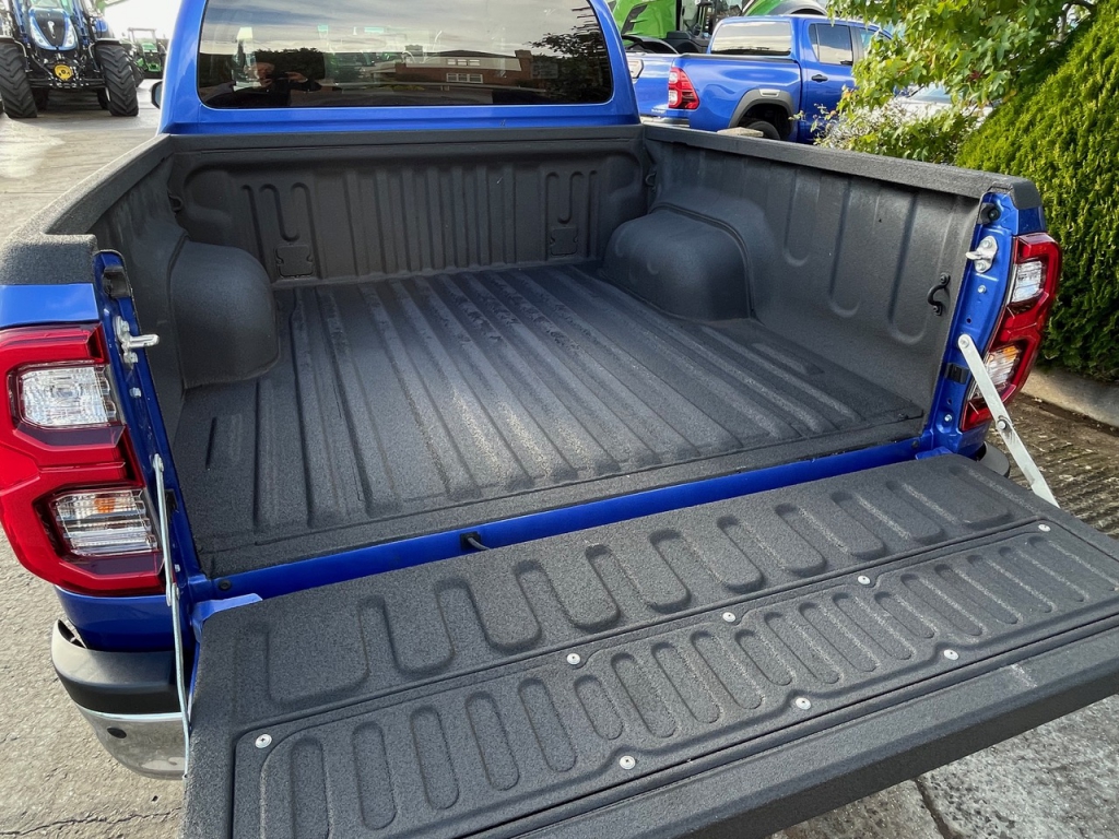 Toyota Hi-Lux Invincible 2.4 Diesel