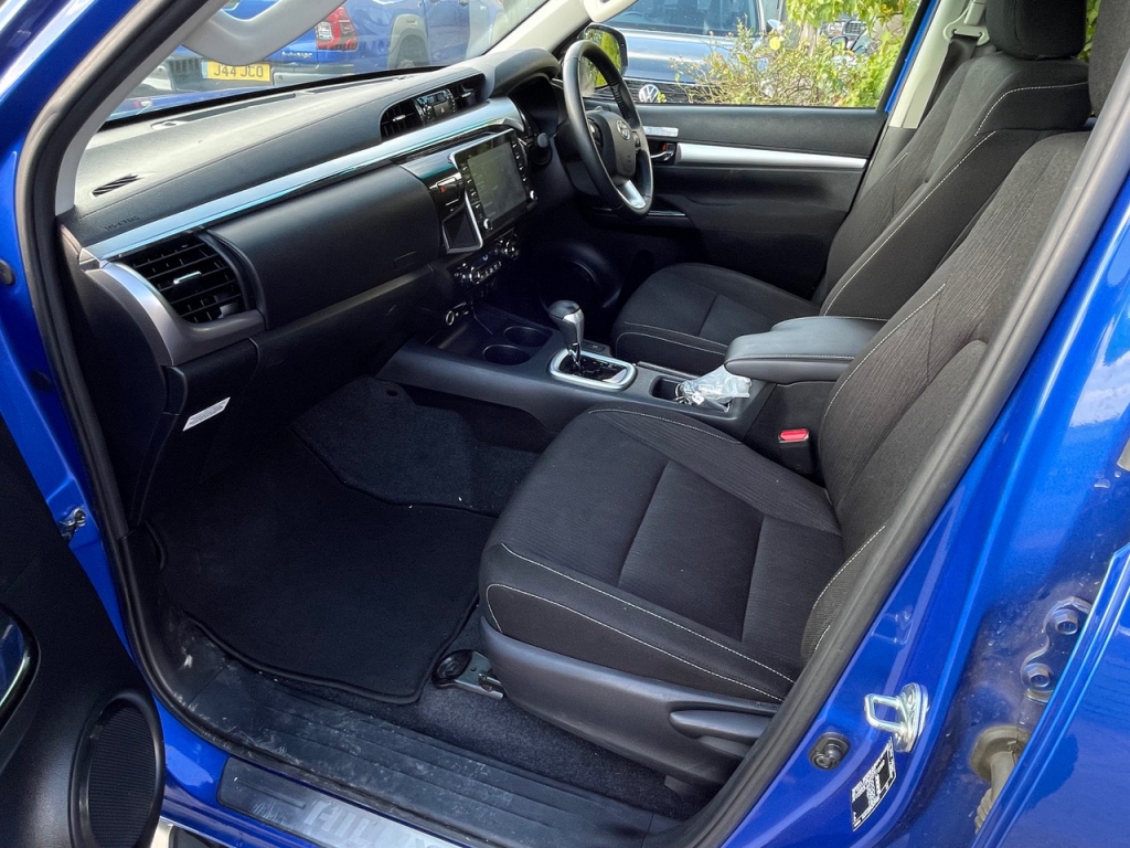 Toyota Hi-Lux Invincible 2.4 Diesel
