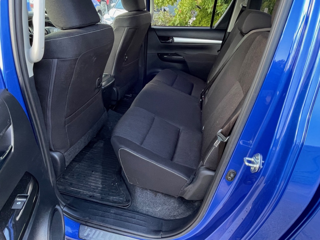 Toyota Hi-Lux Invincible 2.4 Diesel