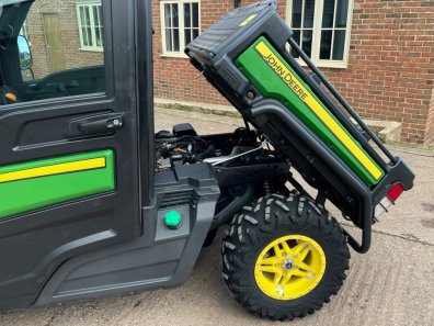 John Deere XUV 865M Gator