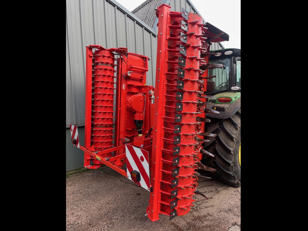 Kuhn HR5004 hydraulic folding power harrow