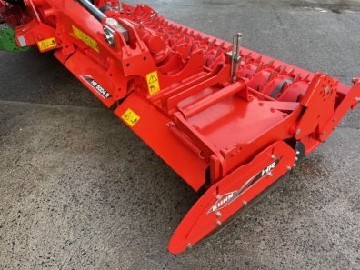 Kuhn HR5004 hydraulic folding power harrow