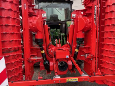 Kuhn HR5004 hydraulic folding power harrow