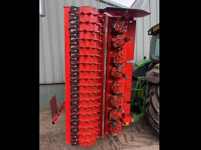 Kuhn HR5004 hydraulic folding power harrow
