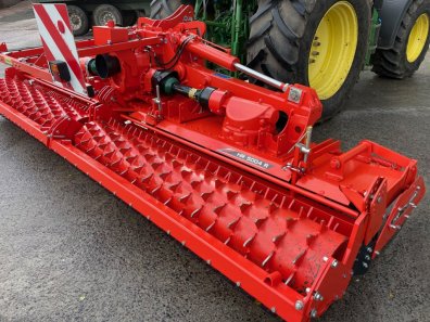 Kuhn HR5004 hydraulic folding power harrow