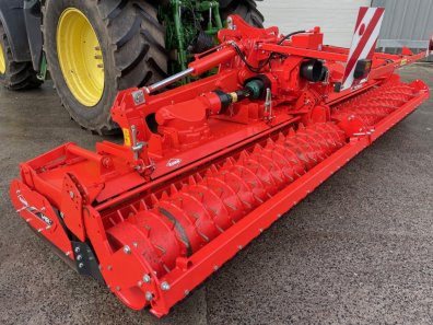 Kuhn HR5004 hydraulic folding power harrow