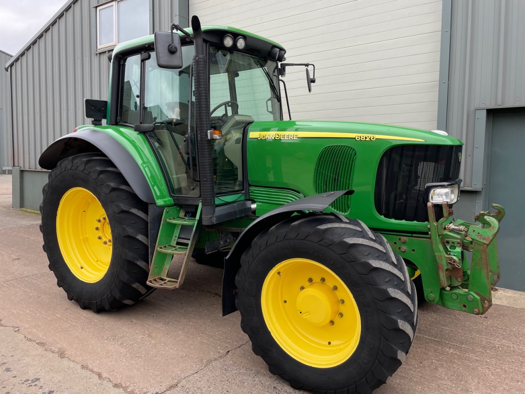 John Deere 6820