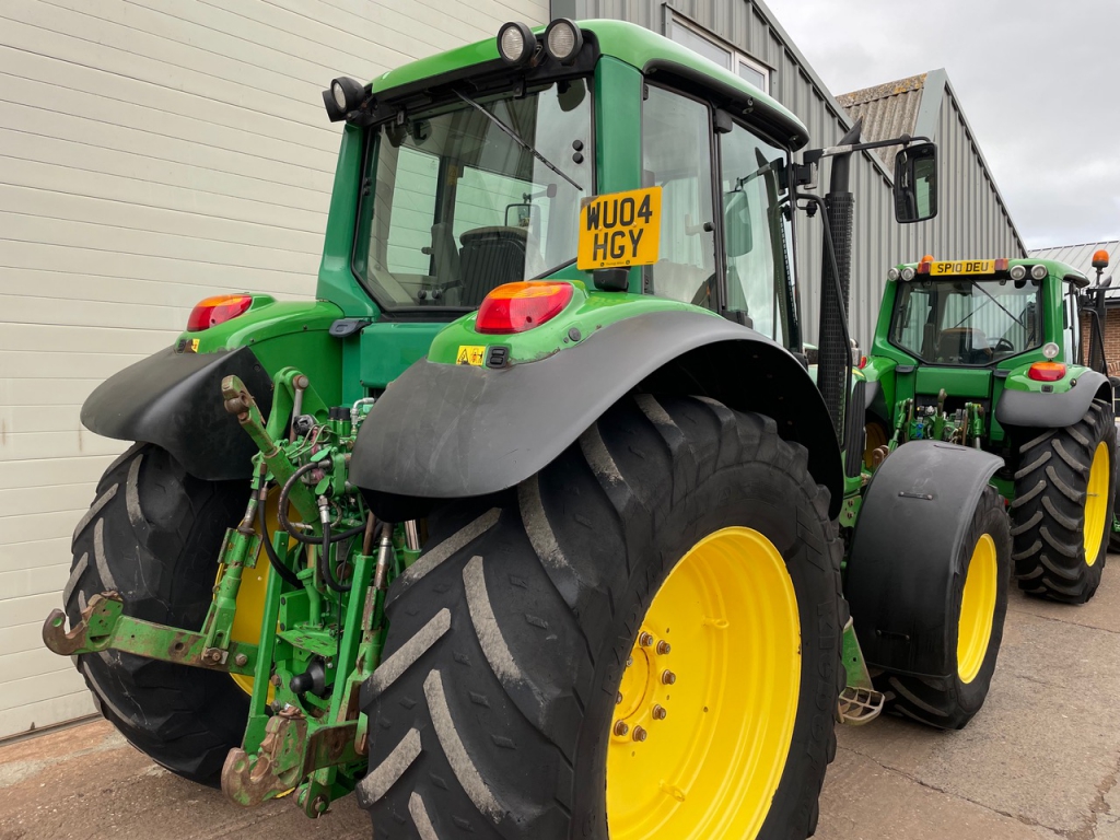 John Deere 6820