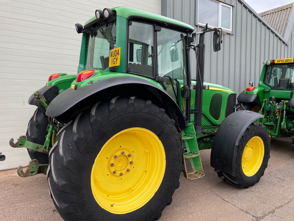 John Deere 6820