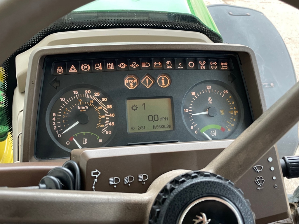 John Deere 6820
