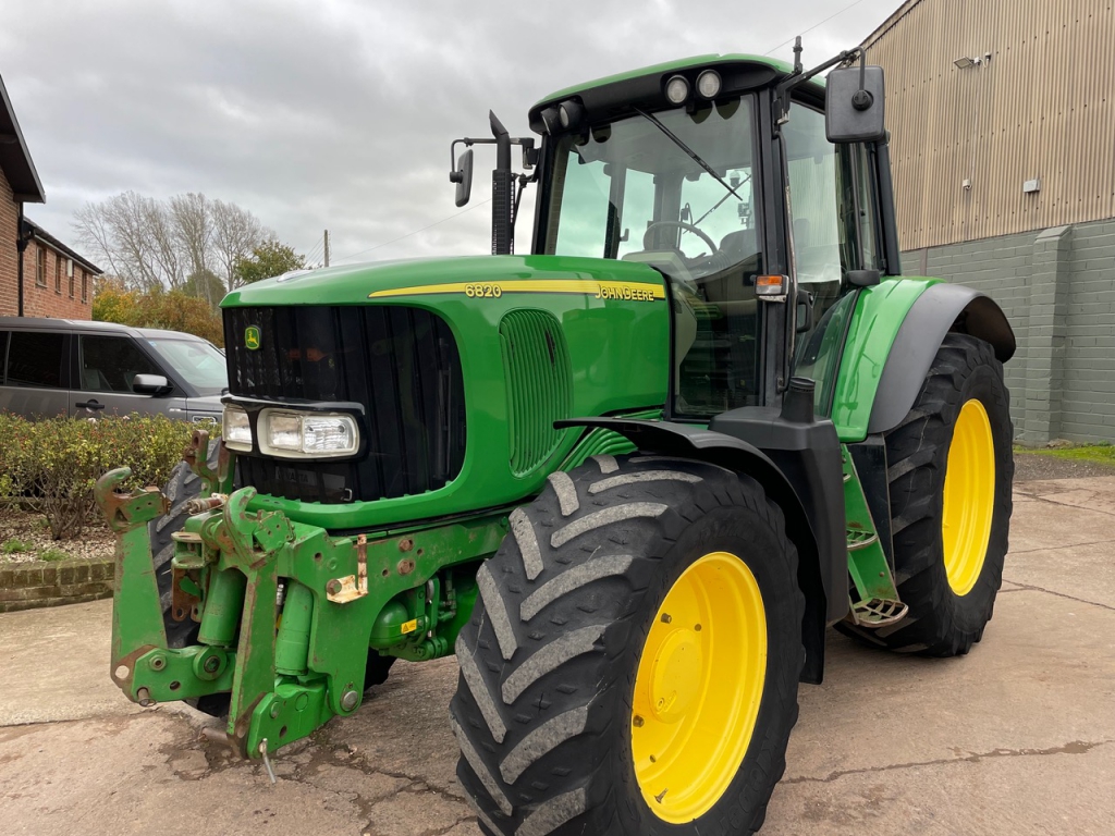John Deere 6820
