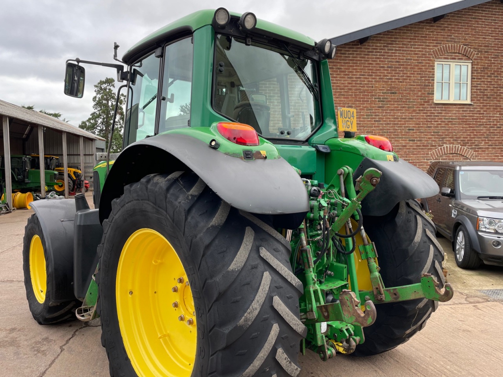 John Deere 6820